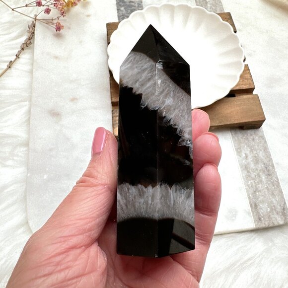 Beautiful Black Agate Tower - Picture 4 of 8